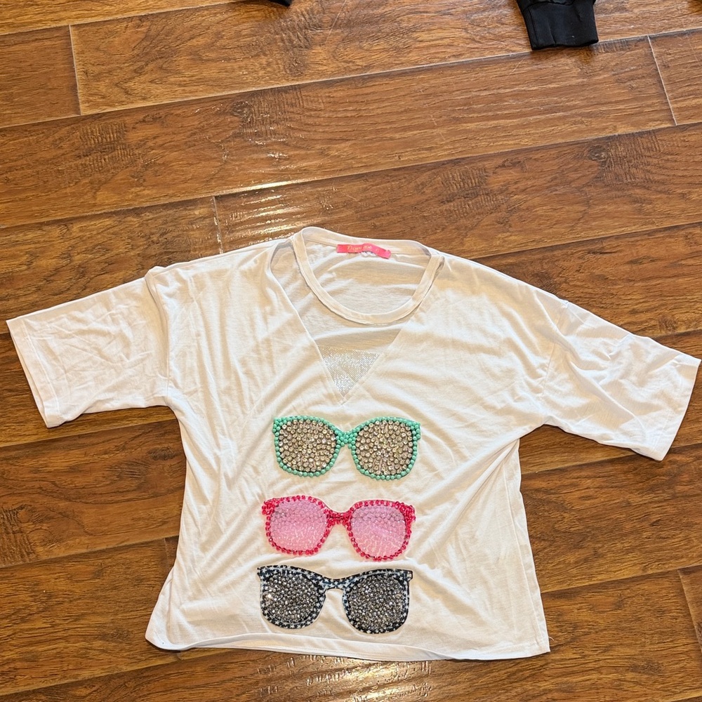 Chic White Tee with Beaded Sunglasses Design
